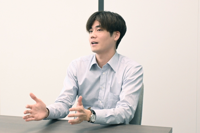 KDDI ブランド・コミュニケーション本部 ブランドマネジメント部 政 拳士郎。2025年度まで「業務の1%活動」事務局として活動に携わる