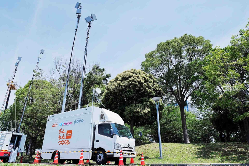 人の滞留が見込まれるエリア近くに設置された車載型基地局