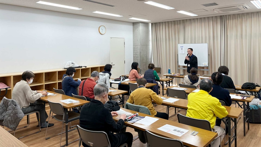 2025年11月に開催された、視覚障がい者に必要な情報を届けるイベント「ブラインドワールド！2025」におけるスマホ講座＆相談会の様子