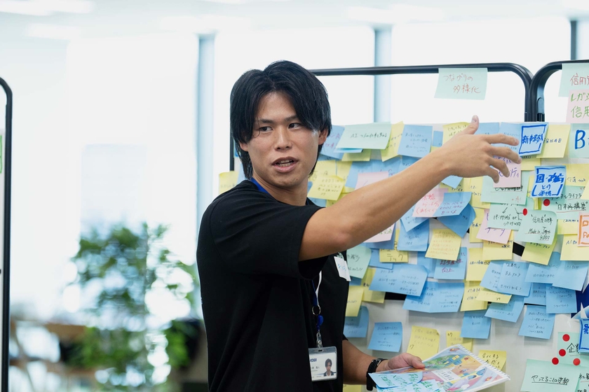 KDDI 渉外・広報本部 政策調整部 小泉 海人