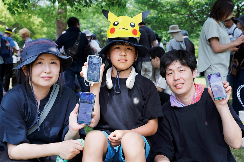 長野県から参加のファミリー。「Pokémon GO フェスには家族で何年も参加しているんですが、今年はとくに途切れないですね。レイドになってもちゃんとつながっていて、ミュウツーをゲットできてうれしいです！」 ©Niantic ©Pokémon/Nintendo/Creatures/GAME FREAK
