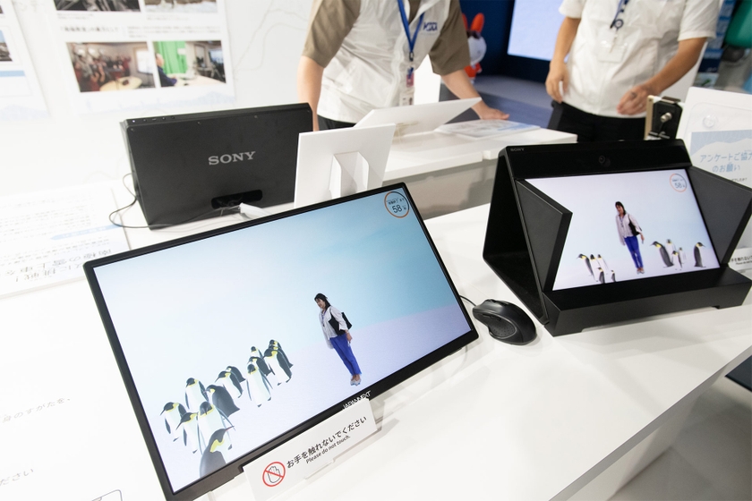 その場で撮影して、3Dで南極イメージの背景に配置