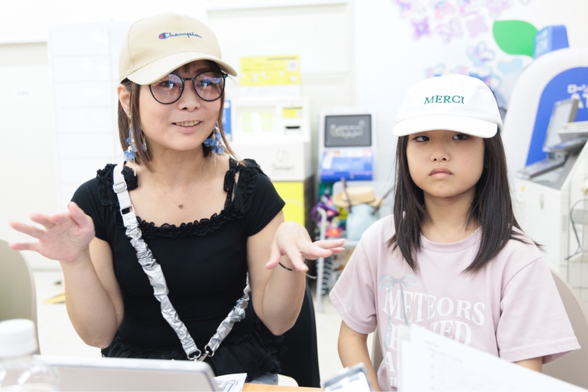 団地に住む親子。ローソンストア100はほぼ毎日の買い物先だった