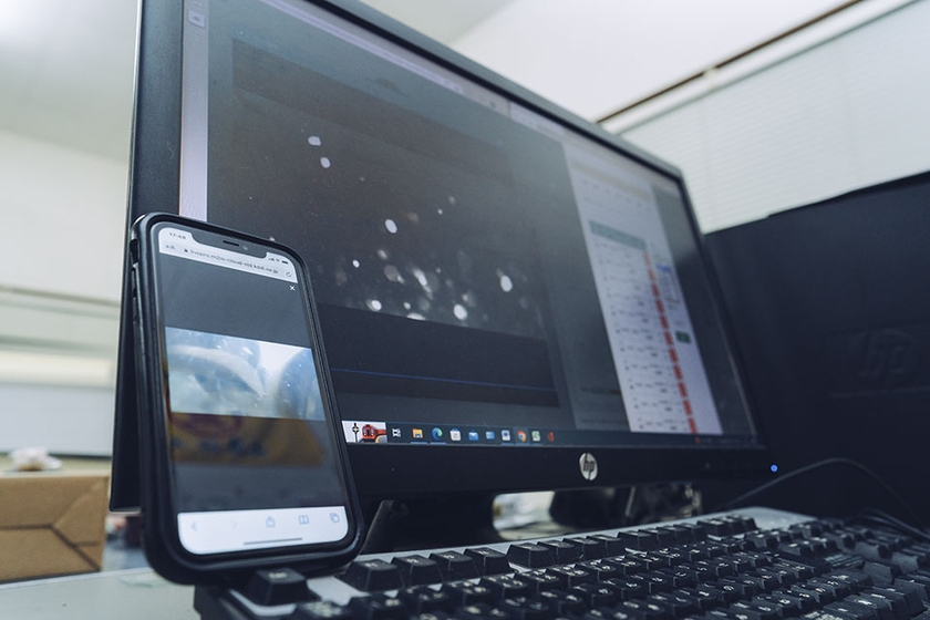 事務所のPCやスマートフォンから養殖槽の様子を確認できる