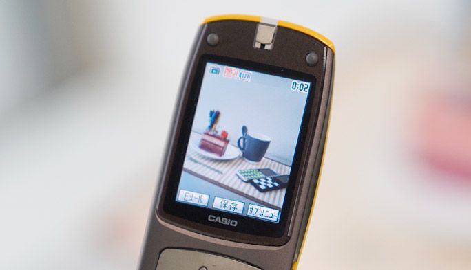 au初のカメラ付きケータイの画素数は？携帯カメラ進化の歴史を実機で